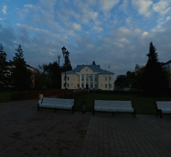 Банкомат Сбербанка России по адресу пл. Свободы,  д. 4